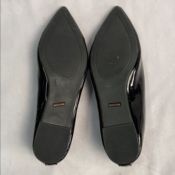 Lulu’s Black Patented Leather Flats - Picture 3 of 3